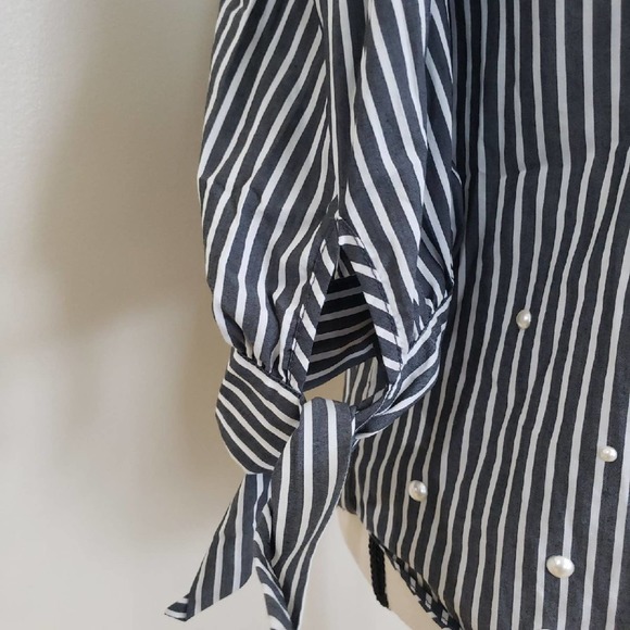 A Byer Cold Shoulder Gray and White Striped Top Sz S - Picture 4 of 9